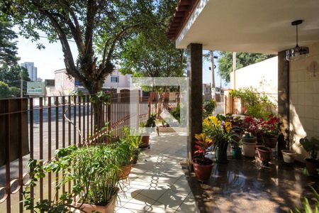 Casa à venda com 200m², 3 quartos e 3 vagas Casa à venda com 200m², 3 quartos e 3 vagasÁrea externa