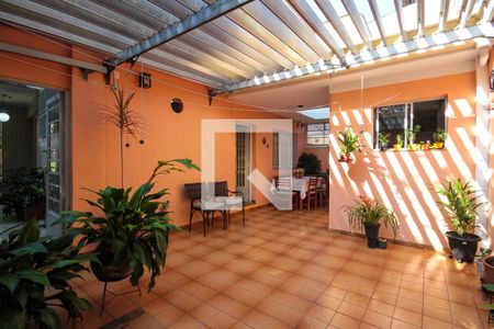 Casa à venda com 200m², 3 quartos e 3 vagas Casa à venda com 200m², 3 quartos e 3 vagasÁrea externa