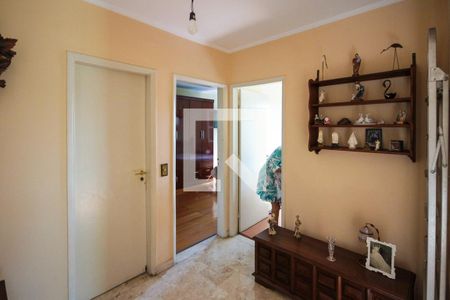 Casa à venda com 200m², 3 quartos e 3 vagas Casa à venda com 200m², 3 quartos e 3 vagasCorredor