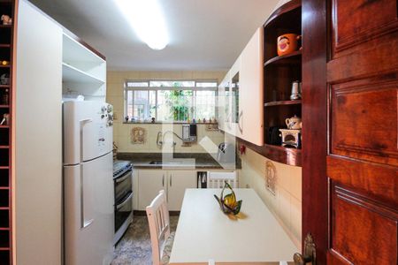 Casa à venda com 200m², 3 quartos e 3 vagas Casa à venda com 200m², 3 quartos e 3 vagasCozinha