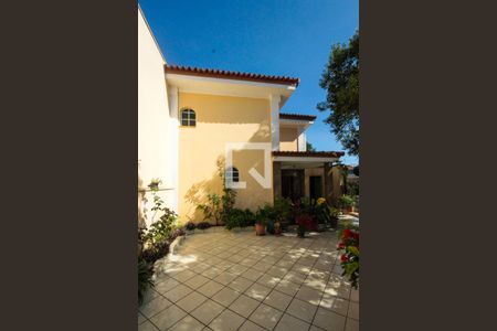 Casa à venda com 200m², 3 quartos e 3 vagas Casa à venda com 200m², 3 quartos e 3 vagasÁrea externa