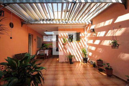 Casa à venda com 200m², 3 quartos e 3 vagas Casa à venda com 200m², 3 quartos e 3 vagasÁrea externa
