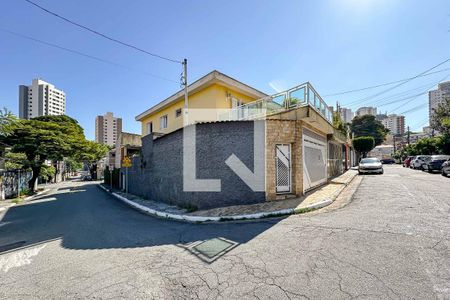Casa à venda com 130m², 2 quartos e 3 vagas Casa à venda com 130m², 2 quartos e 3 vagasFachada