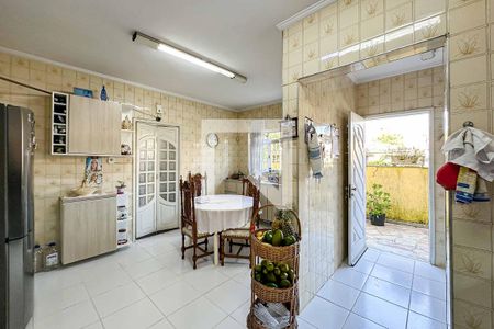 Casa à venda com 130m², 2 quartos e 3 vagas Casa à venda com 130m², 2 quartos e 3 vagasCozinha