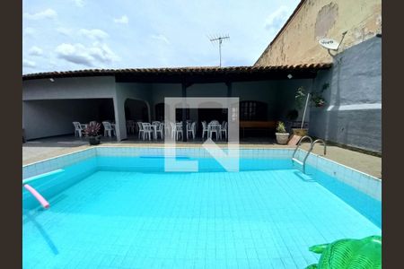 Casa à venda com 200m², 3 quartos e 5 vagas Casa à venda com 200m², 3 quartos e 5 vagasÁrea Externa