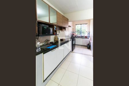 Casa à venda com 200m², 3 quartos e 5 vagas Casa à venda com 200m², 3 quartos e 5 vagasCozinha