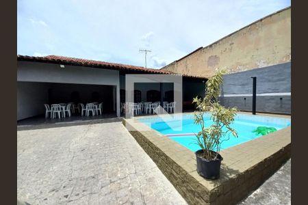 Casa à venda com 200m², 3 quartos e 5 vagas Casa à venda com 200m², 3 quartos e 5 vagasÁrea Externa