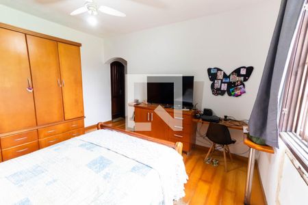 Casa à venda com 200m², 3 quartos e 5 vagas Casa à venda com 200m², 3 quartos e 5 vagasSuíte