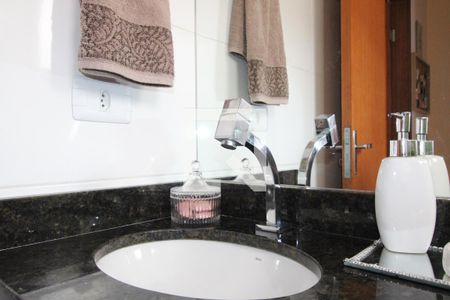 Casa de condomínio à venda com 54m², 2 quartos e 1 vagaBanheiro