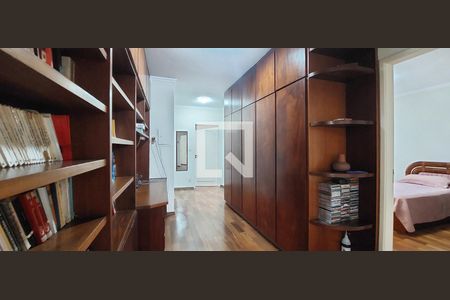 Casa à venda com 273m², 4 quartos e 4 vagas Casa à venda com 273m², 4 quartos e 4 vagasEscritório