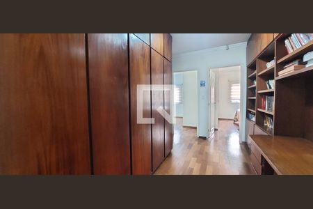 Casa à venda com 273m², 4 quartos e 4 vagas Casa à venda com 273m², 4 quartos e 4 vagasEscritório
