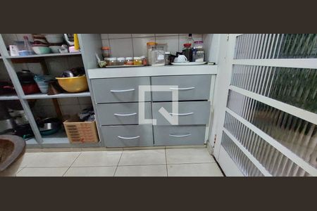 Casa à venda com 273m², 4 quartos e 4 vagas Casa à venda com 273m², 4 quartos e 4 vagasDespensa