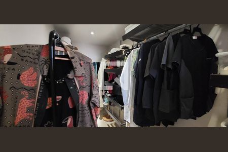 Casa à venda com 273m², 4 quartos e 4 vagas Casa à venda com 273m², 4 quartos e 4 vagasCloset Quarto 4 suíte