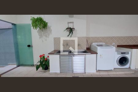 Casa à venda com 273m², 4 quartos e 4 vagas Casa à venda com 273m², 4 quartos e 4 vagasÁrea de Serviço