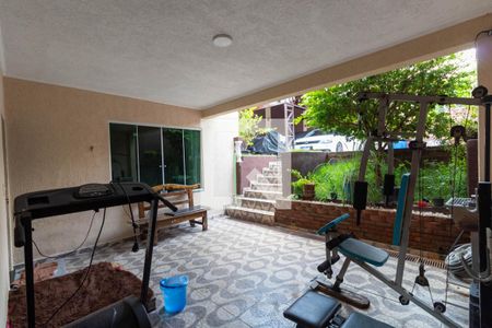 Casa à venda com 256m², 4 quartos e 6 vagas Casa à venda com 256m², 4 quartos e 6 vagasQuintal