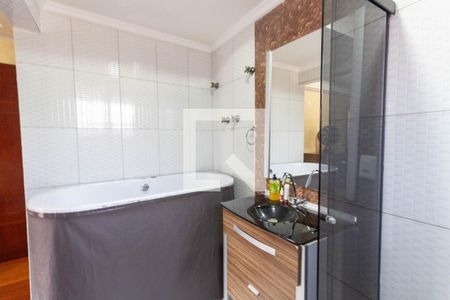Casa à venda com 256m², 4 quartos e 6 vagas Casa à venda com 256m², 4 quartos e 6 vagasBanheiro da Suíte 1