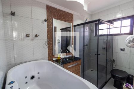 Casa à venda com 256m², 4 quartos e 6 vagas Casa à venda com 256m², 4 quartos e 6 vagasBanheiro da Suíte 1