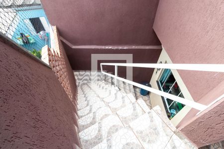 Casa à venda com 256m², 4 quartos e 6 vagas Casa à venda com 256m², 4 quartos e 6 vagasEscada