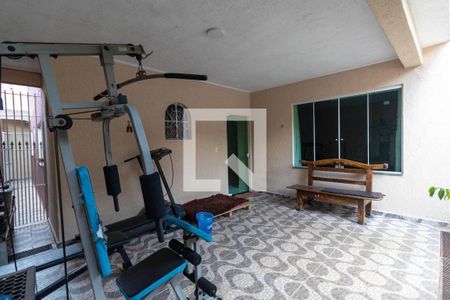 Casa à venda com 256m², 4 quartos e 6 vagas Casa à venda com 256m², 4 quartos e 6 vagasQuintal