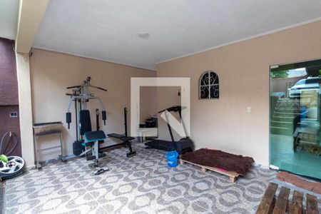 Casa à venda com 256m², 4 quartos e 6 vagas Casa à venda com 256m², 4 quartos e 6 vagasQuintal