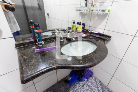 Casa à venda com 256m², 4 quartos e 6 vagas Casa à venda com 256m², 4 quartos e 6 vagasBanheiro da Suíte 2