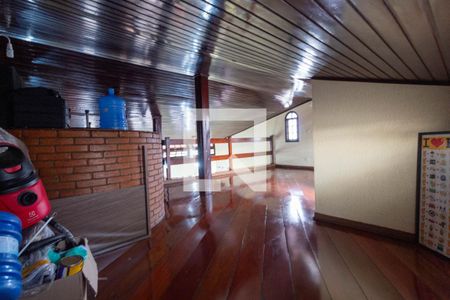 Casa à venda com 256m², 4 quartos e 6 vagas Casa à venda com 256m², 4 quartos e 6 vagasMezanino