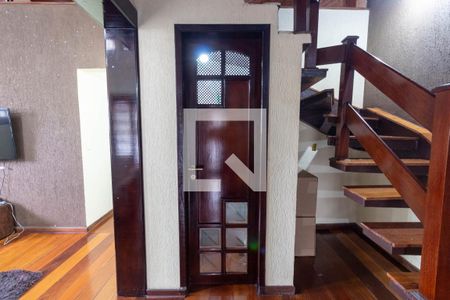 Casa à venda com 256m², 4 quartos e 6 vagas Casa à venda com 256m², 4 quartos e 6 vagasLavabo