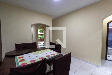 Casa à venda com 256m², 4 quartos e 6 vagas Casa à venda com 256m², 4 quartos e 6 vagasCopa