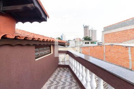 Casa à venda com 256m², 4 quartos e 6 vagas Casa à venda com 256m², 4 quartos e 6 vagasVaranda