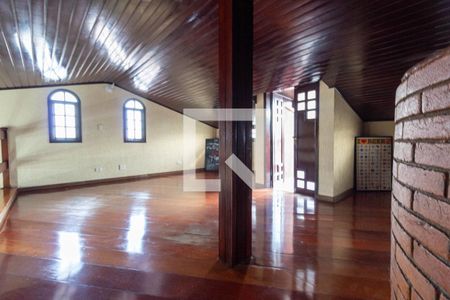 Casa à venda com 256m², 4 quartos e 6 vagas Casa à venda com 256m², 4 quartos e 6 vagasMezanino