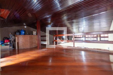 Casa à venda com 256m², 4 quartos e 6 vagas Casa à venda com 256m², 4 quartos e 6 vagasMezanino