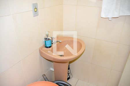 Casa à venda com 332m², 3 quartos e 4 vagas Casa à venda com 332m², 3 quartos e 4 vagasBanheiro Area de serviço