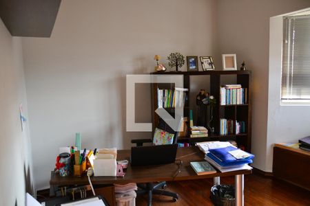 Casa à venda com 332m², 3 quartos e 4 vagas Casa à venda com 332m², 3 quartos e 4 vagasEscritório