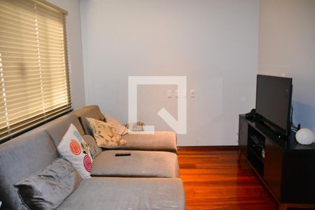 Casa à venda com 332m², 3 quartos e 4 vagas Casa à venda com 332m², 3 quartos e 4 vagasSala de TV