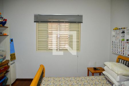 Casa à venda com 332m², 3 quartos e 4 vagas Casa à venda com 332m², 3 quartos e 4 vagasQuarto 1