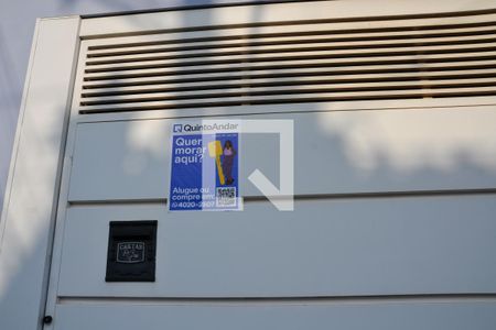 Casa à venda com 332m², 3 quartos e 4 vagas Casa à venda com 332m², 3 quartos e 4 vagasFachada