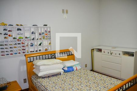 Casa à venda com 332m², 3 quartos e 4 vagas Casa à venda com 332m², 3 quartos e 4 vagasQuarto 1