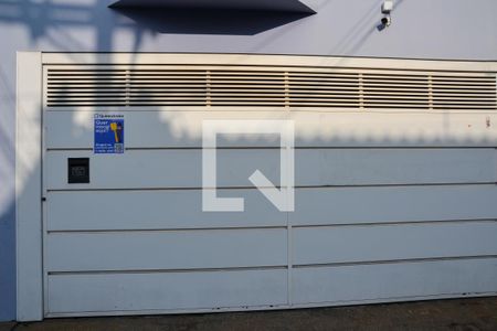 Casa à venda com 332m², 3 quartos e 4 vagas Casa à venda com 332m², 3 quartos e 4 vagasFachada