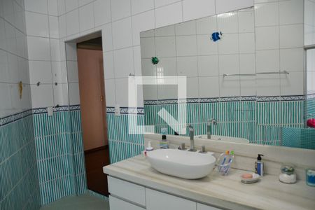 Casa à venda com 332m², 3 quartos e 4 vagas Casa à venda com 332m², 3 quartos e 4 vagasBanheiro Suite