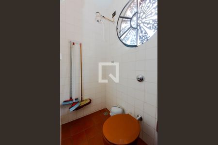 Casa à venda com 252m², 3 quartos e 3 vagas Casa à venda com 252m², 3 quartos e 3 vagasÁrea de Serviço - Banheiro