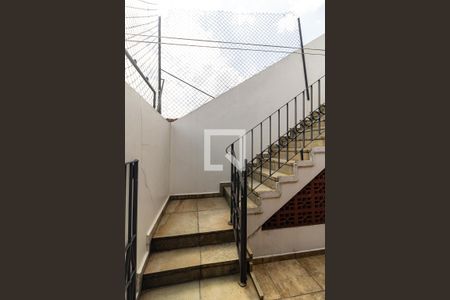 Casa à venda com 196m², 3 quartos e 3 vagas Casa à venda com 196m², 3 quartos e 3 vagasEscada