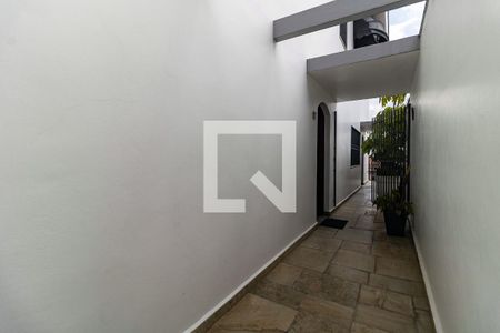 Casa à venda com 196m², 3 quartos e 3 vagas Casa à venda com 196m², 3 quartos e 3 vagasCorredor Lateral