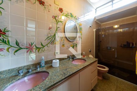 Casa à venda com 429m², 3 quartos e sem vagaBanheiro da Suíte 2