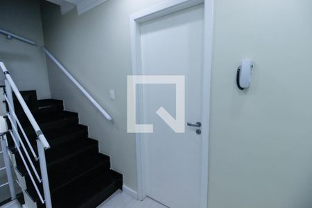 Casa de condomínio à venda com 136m², 3 quartos e 2 vagas Casa de condomínio à venda com 136m², 3 quartos e 2 vagasEscada