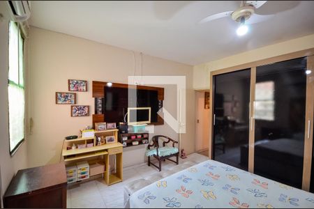 Casa à venda com 215m², 3 quartos e sem vagaSuíte 2