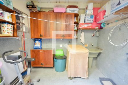 Casa à venda com 215m², 3 quartos e sem vagaÁrea de Serviço