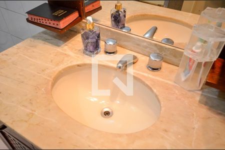 Casa à venda com 215m², 3 quartos e sem vagaBanheiro da Suíte 2