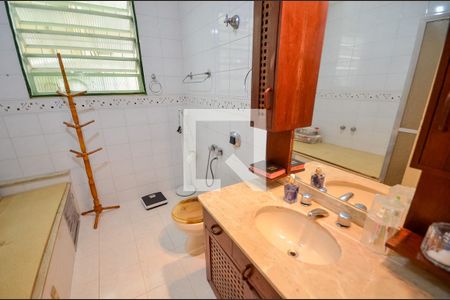 Casa à venda com 215m², 3 quartos e sem vagaBanheiro da Suíte 2