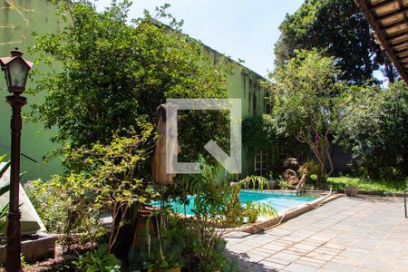 Casa à venda com 600m², 3 quartos e 3 vagas Casa à venda com 600m², 3 quartos e 3 vagasÁREA EXTERNA PISCINA