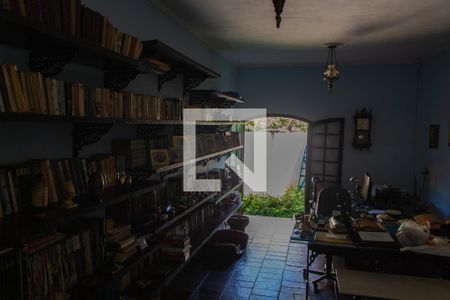 Casa à venda com 600m², 3 quartos e 3 vagas Casa à venda com 600m², 3 quartos e 3 vagasBIBLIOTECA